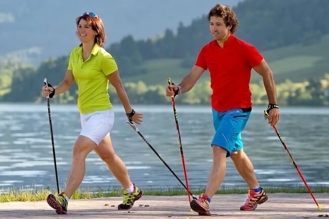 Скандинавская ходьба — идеальный вид спорта для похудения в любом возрасте