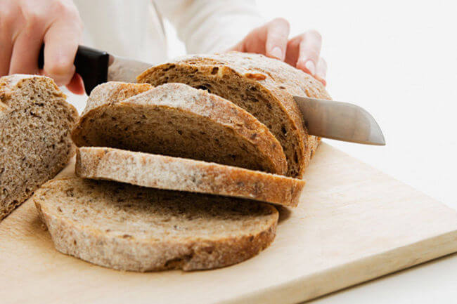 Нужно ли отказываться от хлеба при похудении и существуют ли диетические сорта?